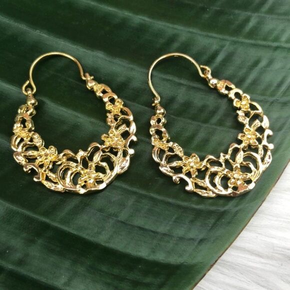 Gold Floral Detailed Hoop Earrings NWOT - Picture 3 of 8